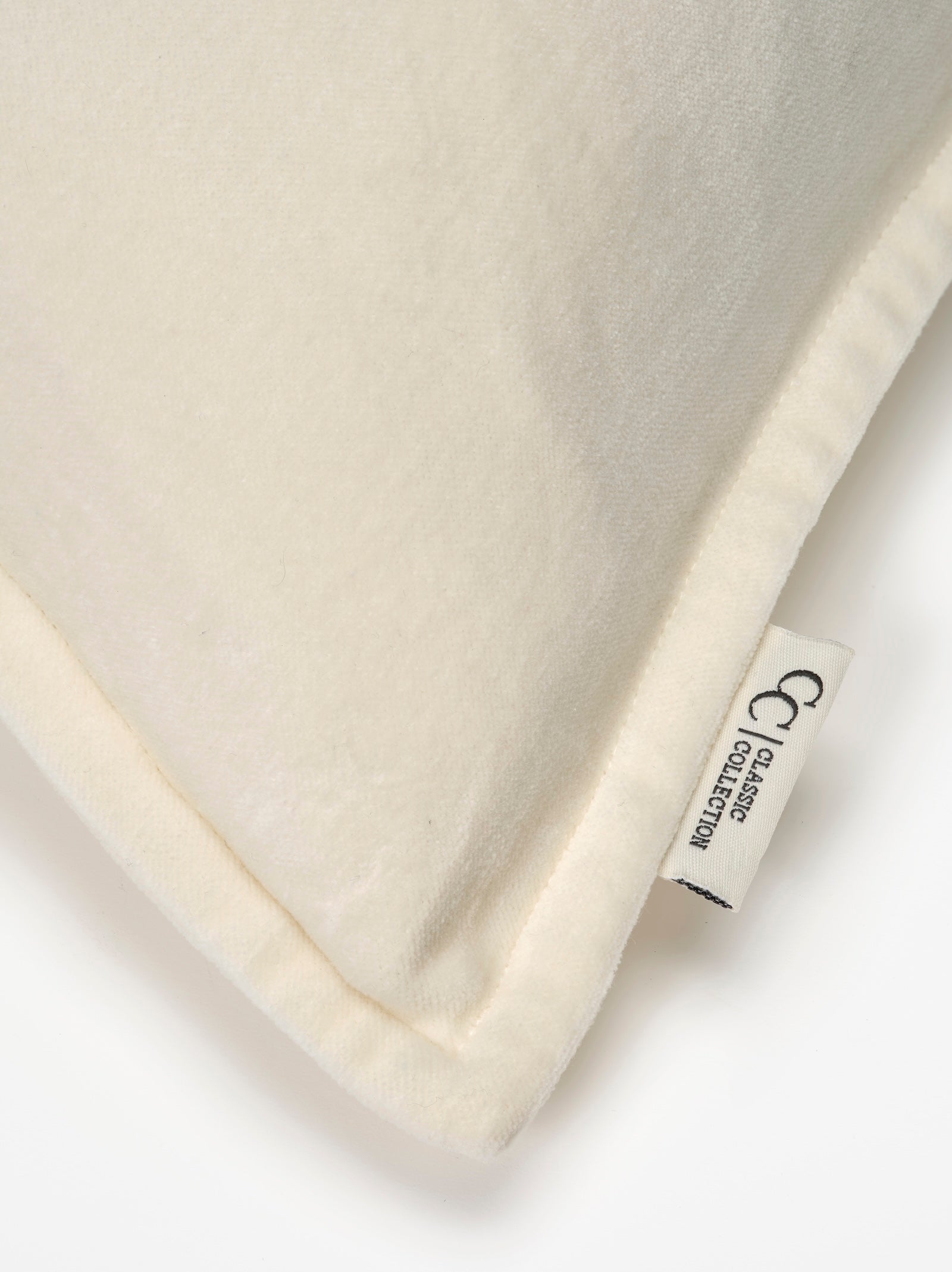 Classic Velvet Off white