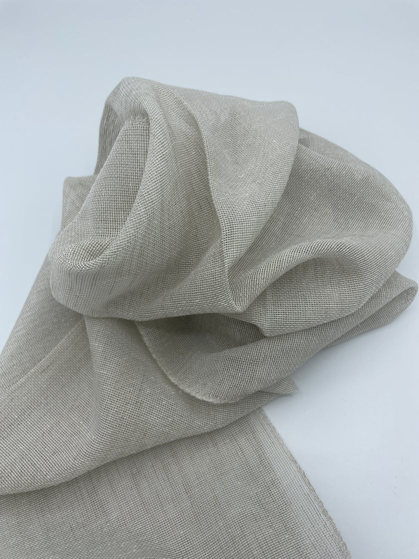 Sérsaumuð þunn gardína Allaire Innbyggt Wave