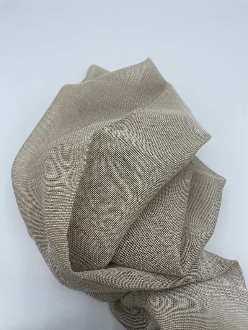 Sérsaumuð þunn gardína Allaire Innbyggt Wave