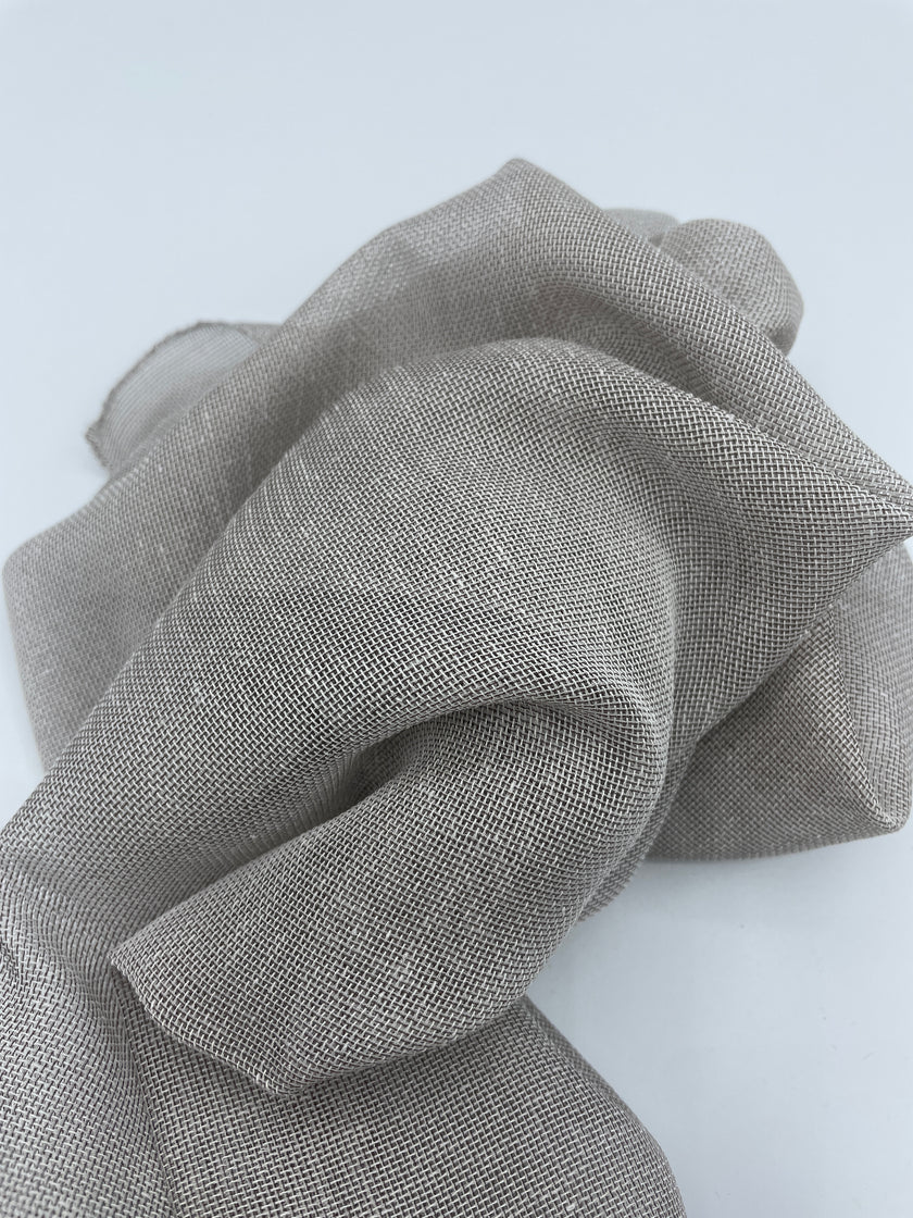 Sérsaumuð þunn gardína Allaire Innbyggt Wave