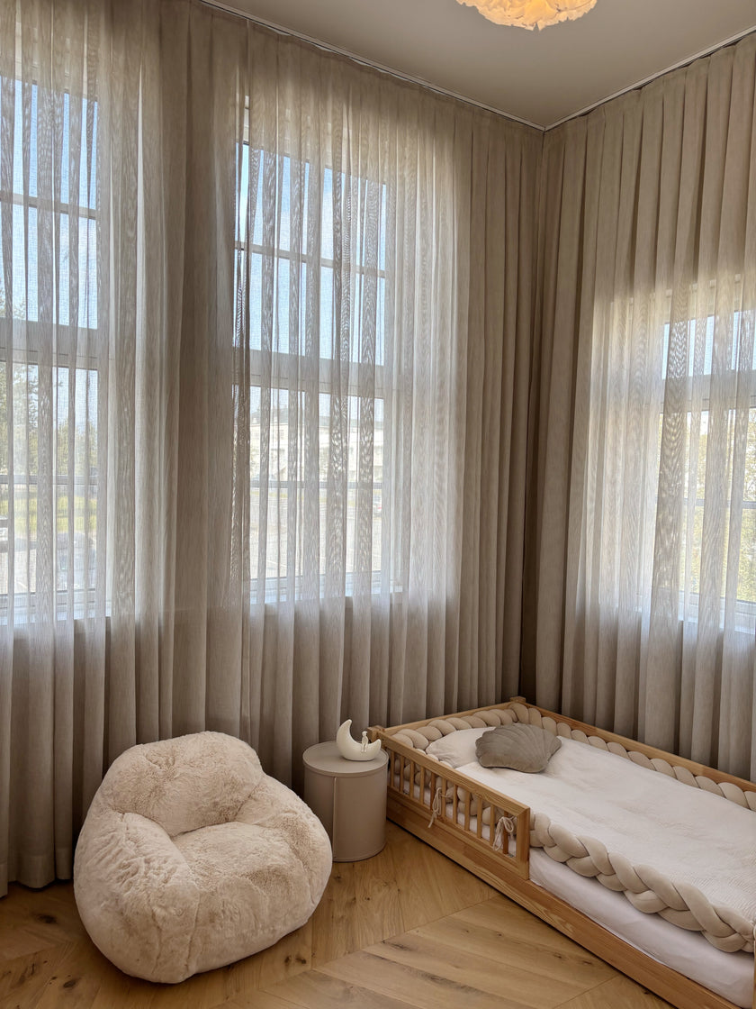 Sérsaumuð þunn gardína Allaire Innbyggt Wave