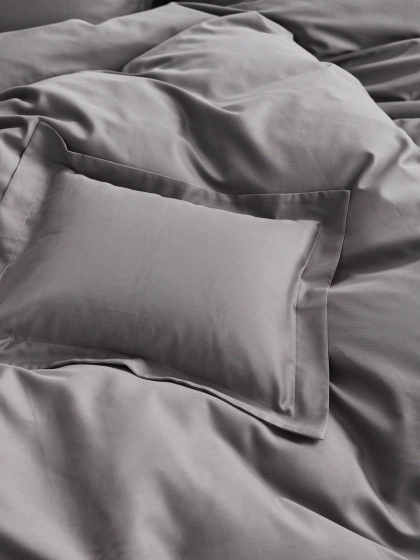 Satina koddaver grátt